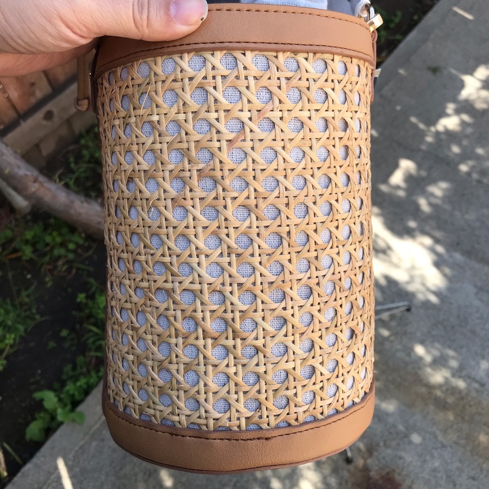 Tommy Bahama straw bucket bag - Picture 5 of 11